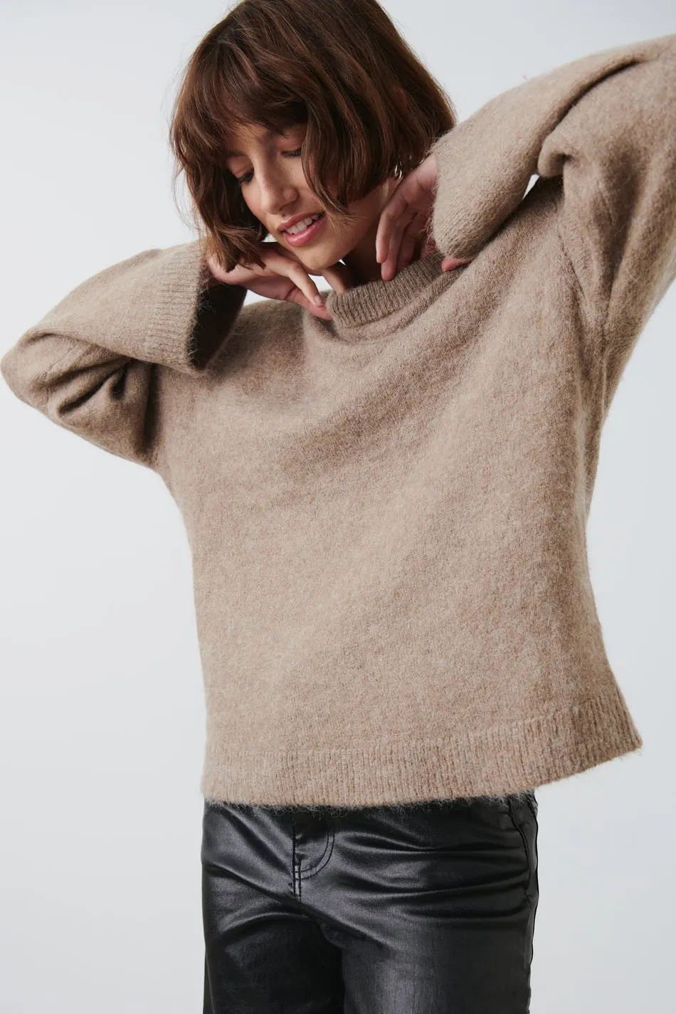 Crew neck knitted sweater