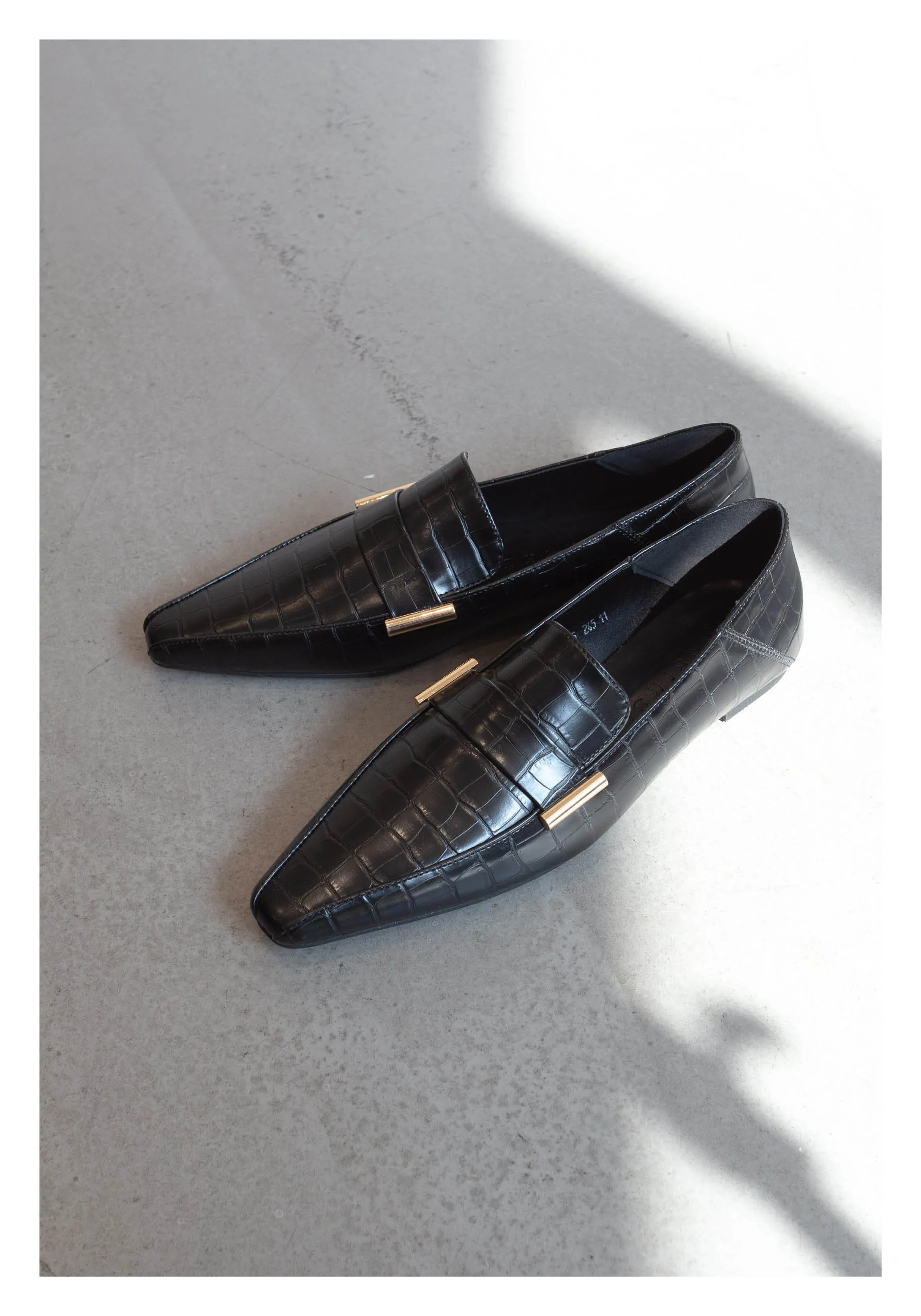 Side Metal Loafer Croc Effect