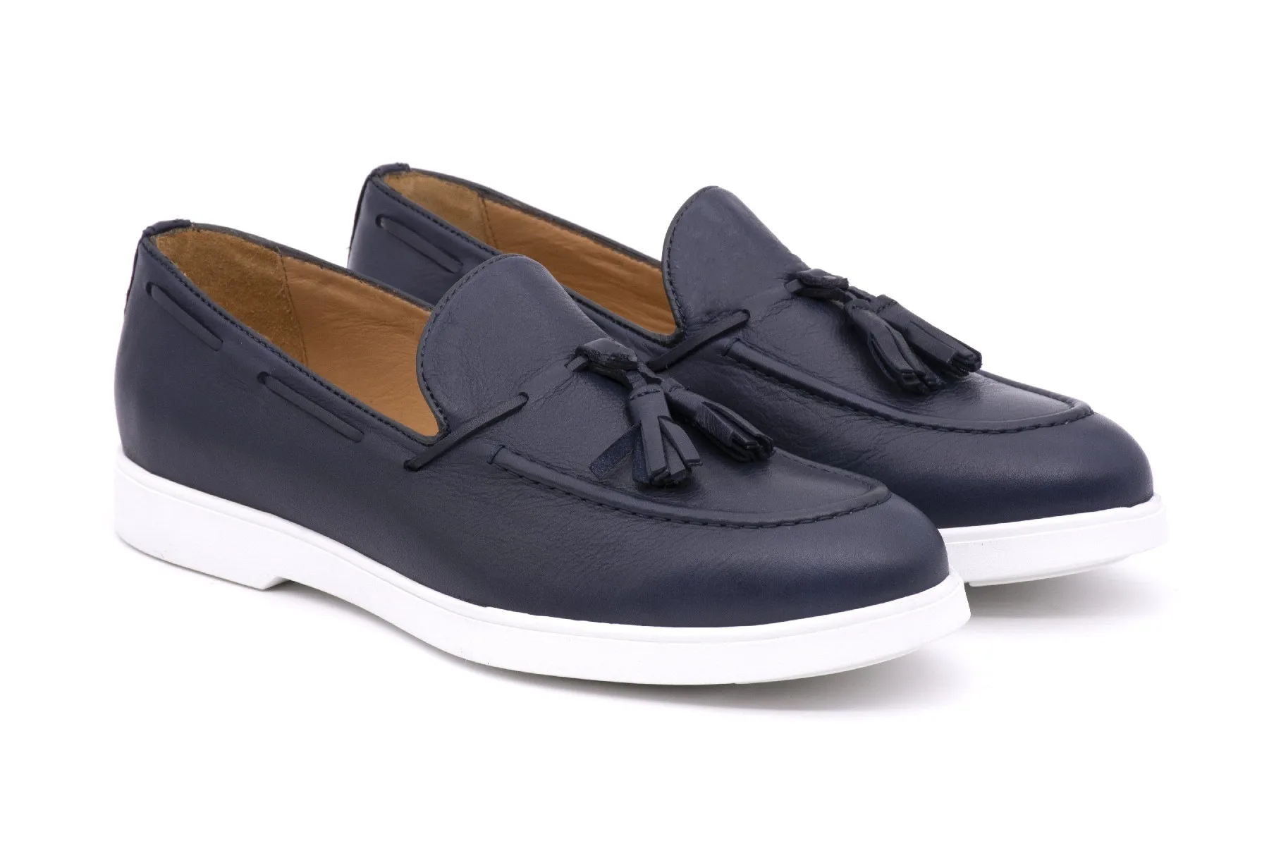 Smooth loafer with tassels